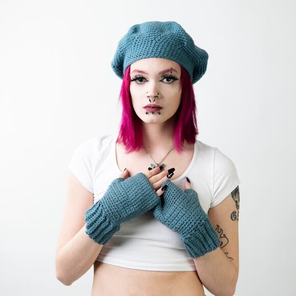 Handmade Crochet Knit Sky Blue Beanie Newsboy Cap & Fingerless Glove Set - Picture 6 of 9